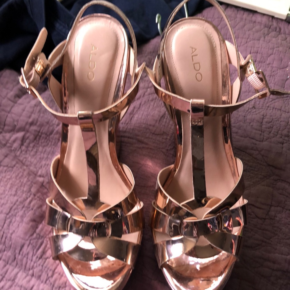 Wedged sandals